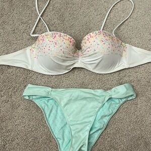 Used Victoria secret bikini. 34DD TOP. MEDIUM BOTTOMS